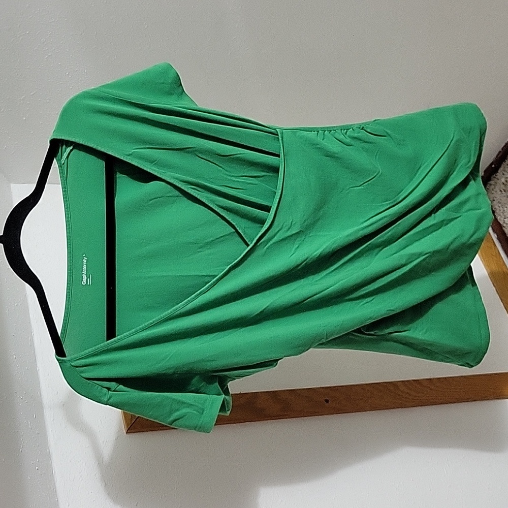 Kelly Green short sleeve maternity tee